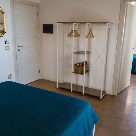 111 Apartments & Rooms Patti Esterno foto