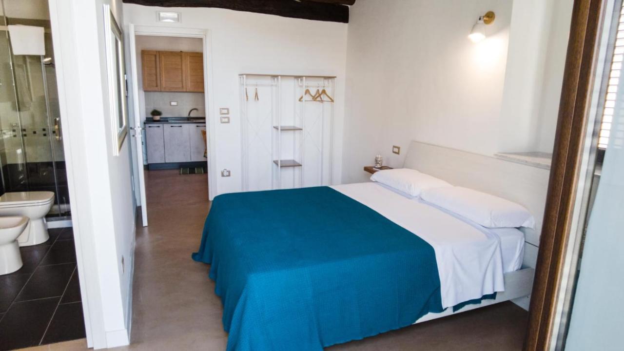 111 Apartments & Rooms Patti Esterno foto