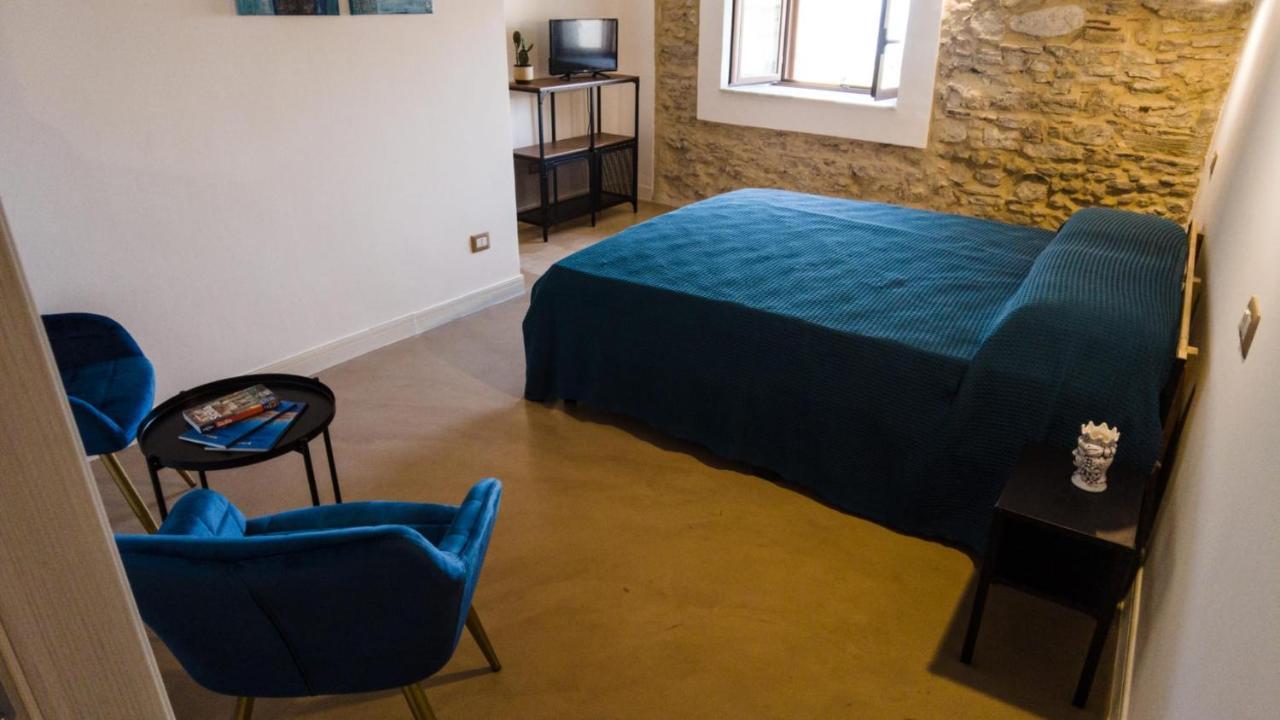 111 Apartments & Rooms Patti Esterno foto