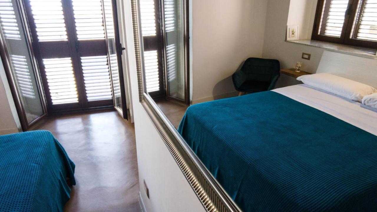 111 Apartments & Rooms Patti Esterno foto