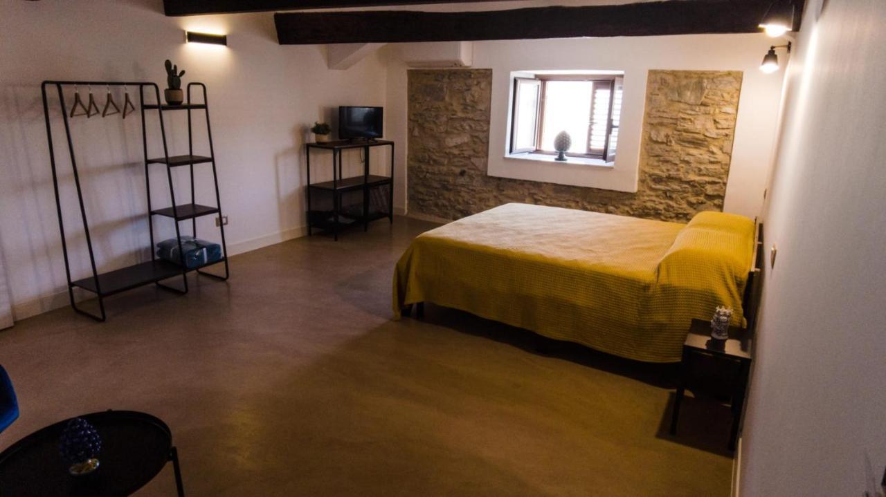 111 Apartments & Rooms Patti Esterno foto